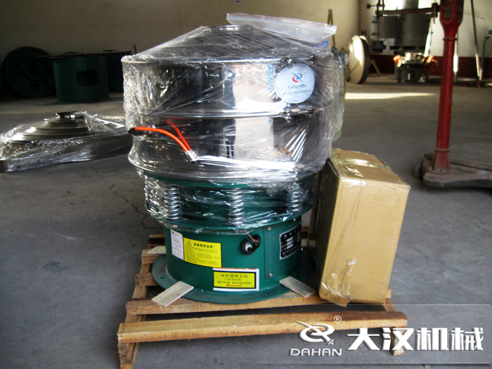 三氯蔗糖粉超聲波振動(dòng)篩采用不銹鋼+碳鋼材質(zhì)的產(chǎn)品能夠更好的節(jié)省成本，同時(shí)能夠達(dá)到想要的篩分效果。